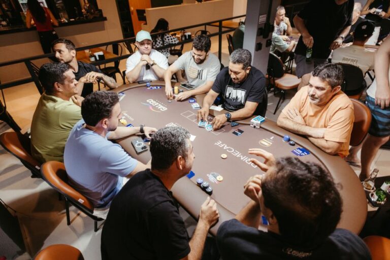 Como os jogos de tabuleiro podem melhorar suas habilidades sociais e quais escolher para começar