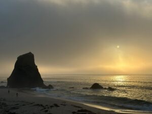 Por que a Lua parece maior no horizonte e como comprovar em casa: teste do polegar, fotos comparativas e truques de percepção